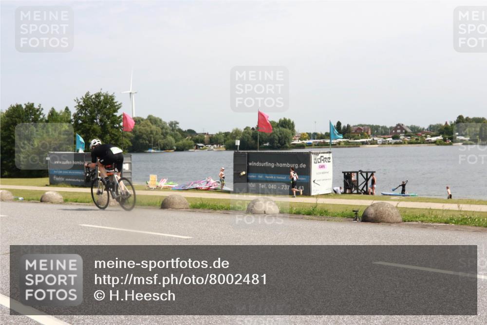 21.06.2025 - 27. Vierlanden-Triathlon H.Heesch http://msf.ph/oto/8002481 15.06.2025 11:47:05 Radfahren 647, 710, 734, 831 meine-sportfotos.de