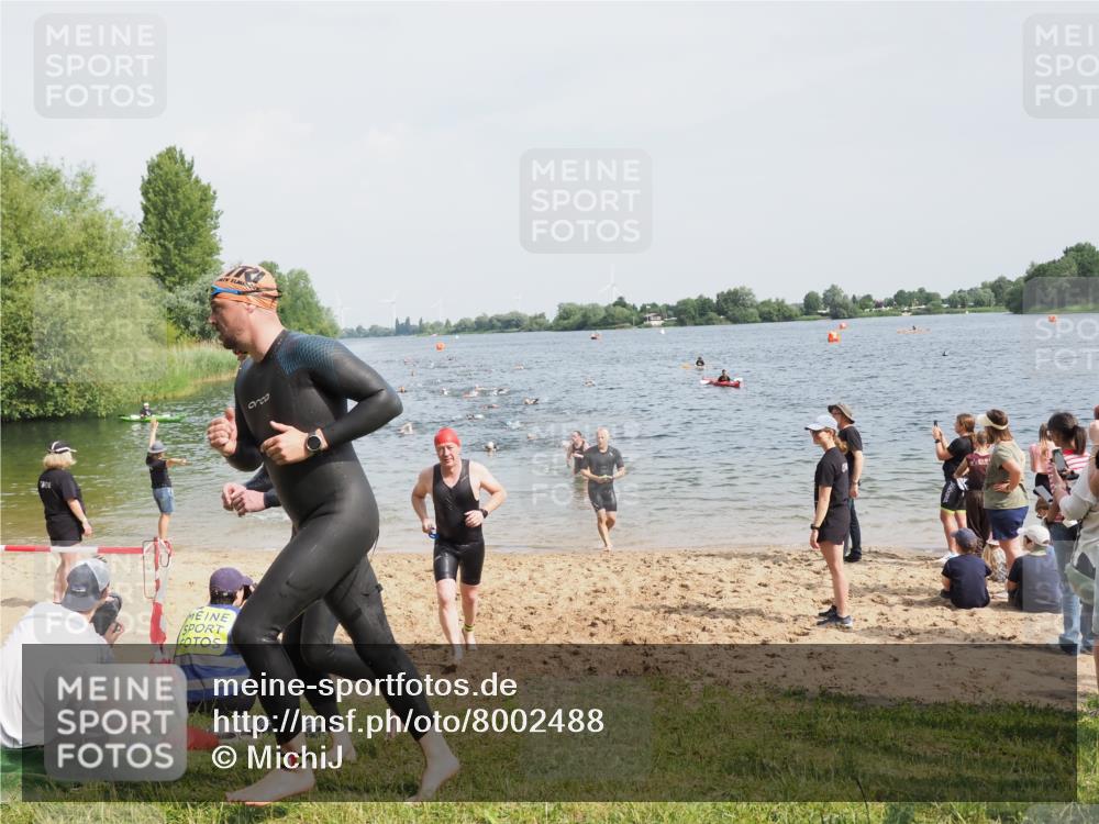 21.06.2025 - 27. Vierlanden-Triathlon MichiJ http://msf.ph/oto/8002488 15.06.2026 10:05:16 Schwimmen 364, 382, 384, 393, 402, 422 meine-sportfotos.de