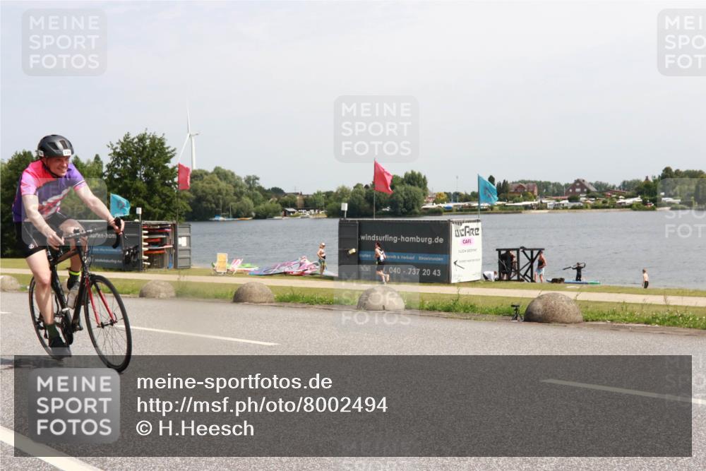 21.06.2025 - 27. Vierlanden-Triathlon H.Heesch http://msf.ph/oto/8002494 15.06.2025 11:47:05 Radfahren 647, 710, 734, 831 meine-sportfotos.de
