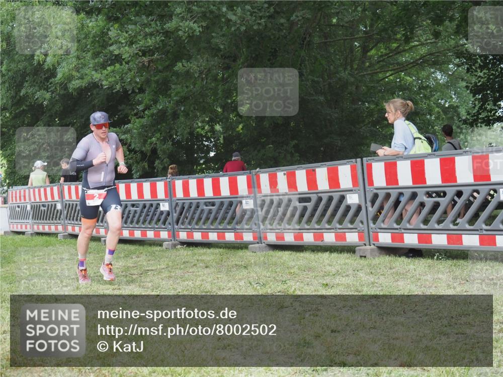 21.06.2025 - 27. Vierlanden-Triathlon KatJ http://msf.ph/oto/8002502 15.06.2025 12:56:13 Ziel 2 meine-sportfotos.de