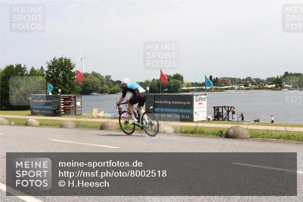 21.06.2025 - 27. Vierlanden-Triathlon H.Heesch http://msf.ph/oto/8002518 15.06.2025 11:47:07 Radfahren 647, 696, 710, 734, 763, 831 meine-sportfotos.de