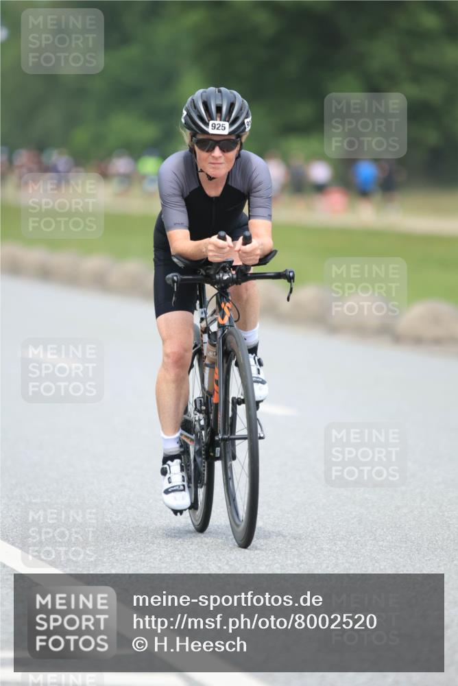 21.06.2025 - 27. Vierlanden-Triathlon H.Heesch http://msf.ph/oto/8002520 15.06.2025 12:42:10 Radfahren 687, 776, 815, 925 meine-sportfotos.de