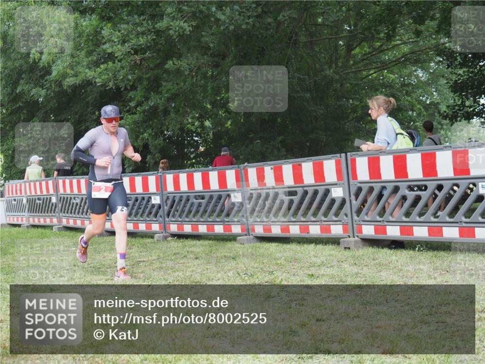 21.06.2025 - 27. Vierlanden-Triathlon KatJ http://msf.ph/oto/8002525 15.06.2025 12:56:13 Ziel 2 meine-sportfotos.de