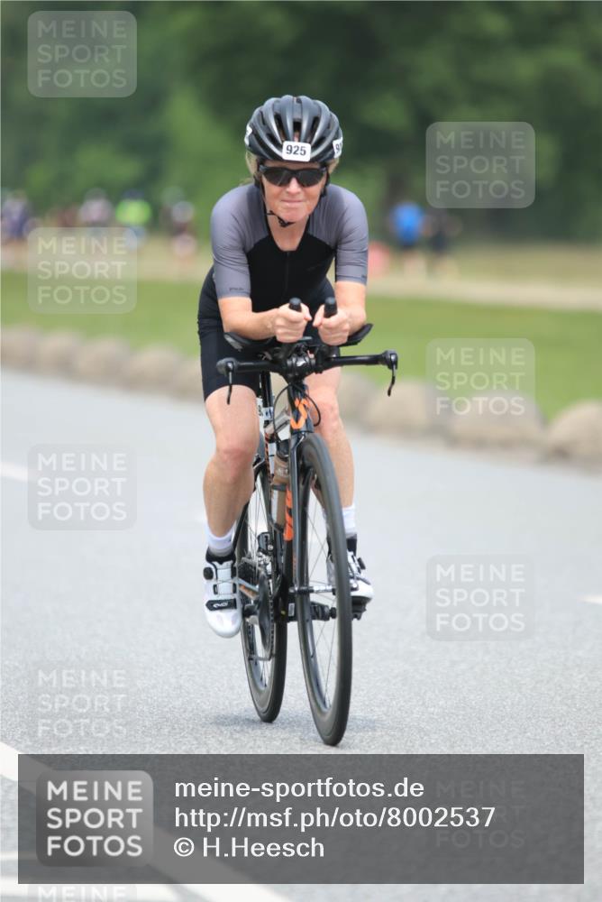 21.06.2025 - 27. Vierlanden-Triathlon H.Heesch http://msf.ph/oto/8002537 15.06.2025 12:42:10 Radfahren 687, 776, 815, 925 meine-sportfotos.de