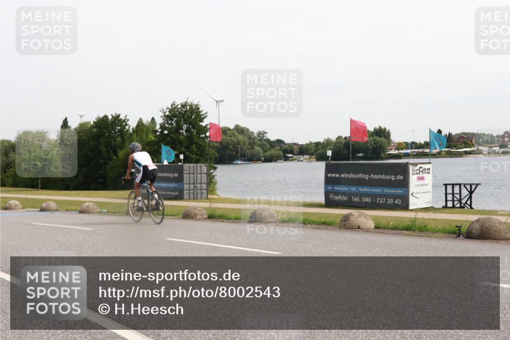15.06.2025 - 27. Vierlanden-Triathlon H.Heesch http://msf.ph/oto/8002543 15.06.2025 10:28:47 Radfahren 26 meine-sportfotos.de