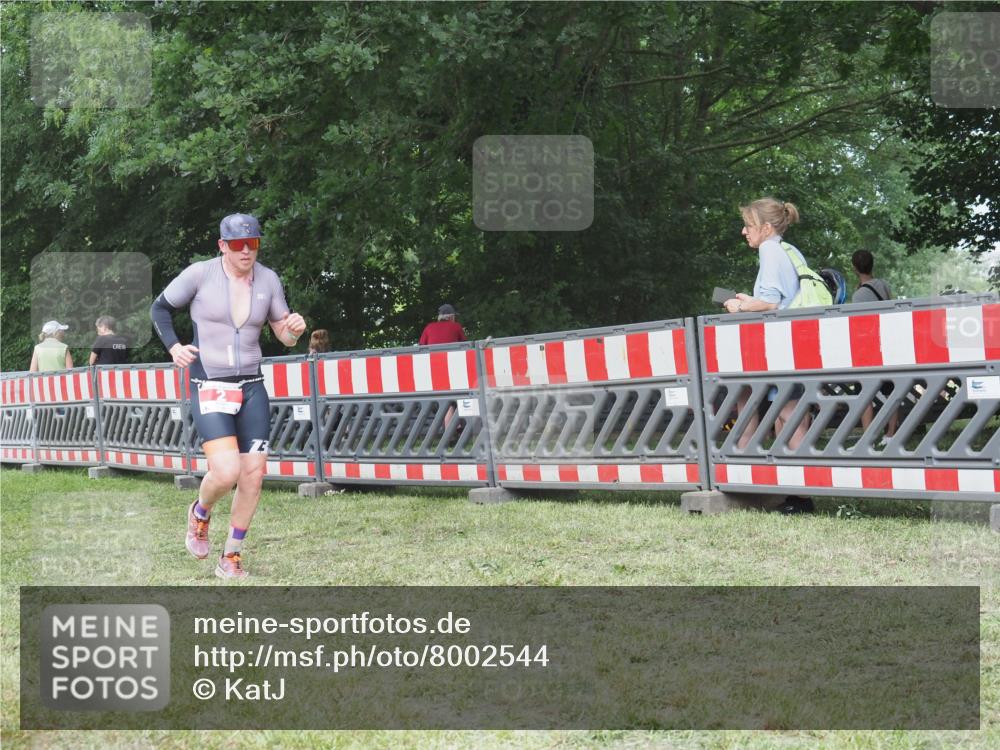21.06.2025 - 27. Vierlanden-Triathlon KatJ http://msf.ph/oto/8002544 15.06.2025 12:56:13 Ziel 2 meine-sportfotos.de