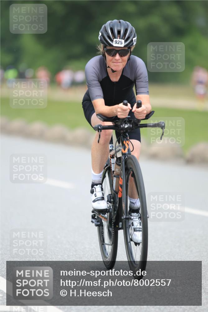 21.06.2025 - 27. Vierlanden-Triathlon H.Heesch http://msf.ph/oto/8002557 15.06.2025 12:42:11 Radfahren 687, 776, 815, 925 meine-sportfotos.de