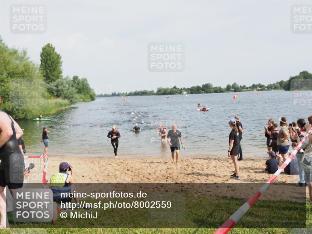21.06.2025 - 27. Vierlanden-Triathlon MichiJ http://msf.ph/oto/8002559 15.06.2026 10:05:18 Schwimmen 364, 382, 384, 393, 402, 422, 456 meine-sportfotos.de