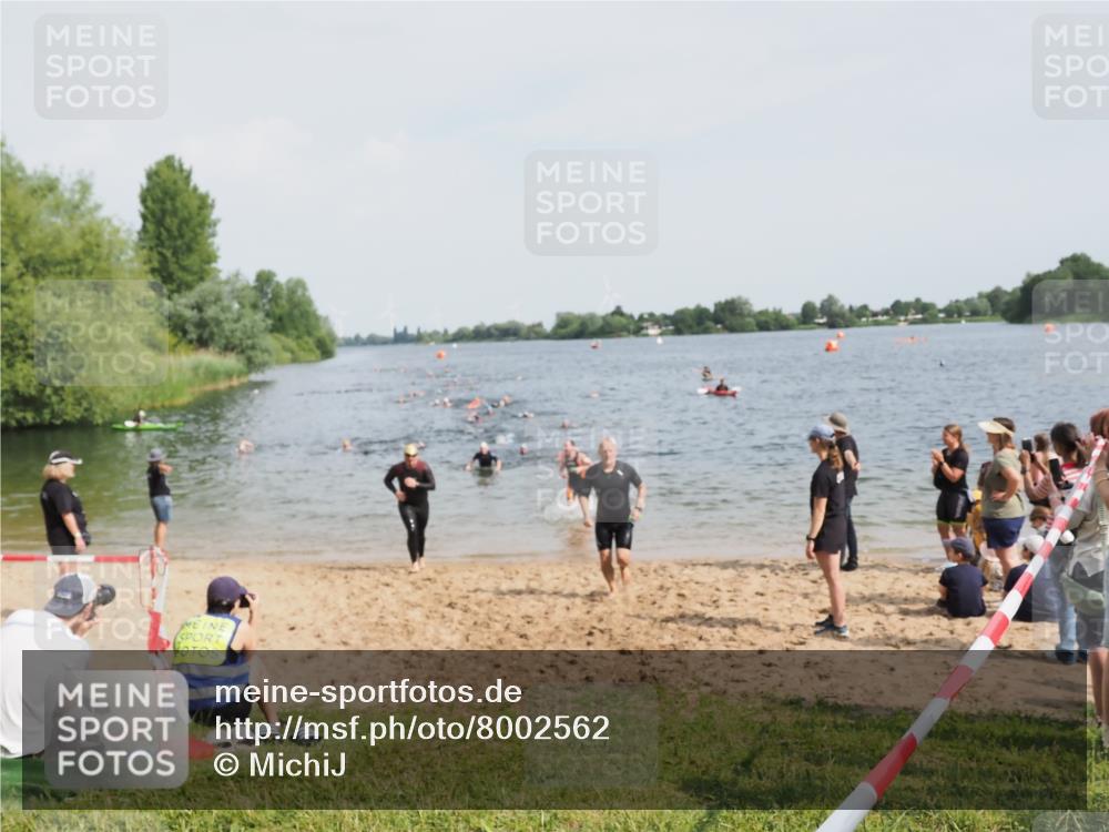 21.06.2025 - 27. Vierlanden-Triathlon MichiJ http://msf.ph/oto/8002562 15.06.2026 10:05:19 Schwimmen 364, 382, 384, 393, 402, 409, 422, 456 meine-sportfotos.de