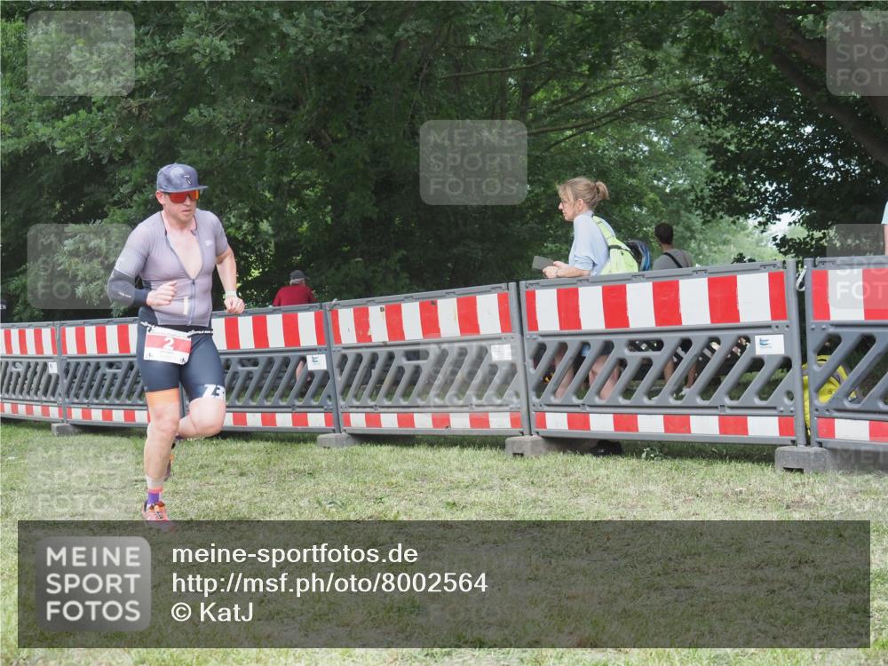 21.06.2025 - 27. Vierlanden-Triathlon KatJ http://msf.ph/oto/8002564 15.06.2025 12:56:13 Ziel 2 meine-sportfotos.de