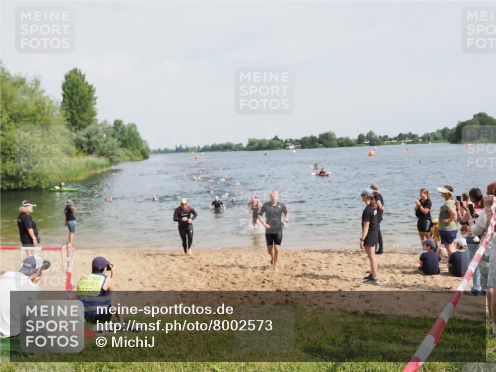 21.06.2025 - 27. Vierlanden-Triathlon MichiJ http://msf.ph/oto/8002573 15.06.2026 10:05:19 Schwimmen 364, 382, 384, 393, 402, 409, 422, 456 meine-sportfotos.de