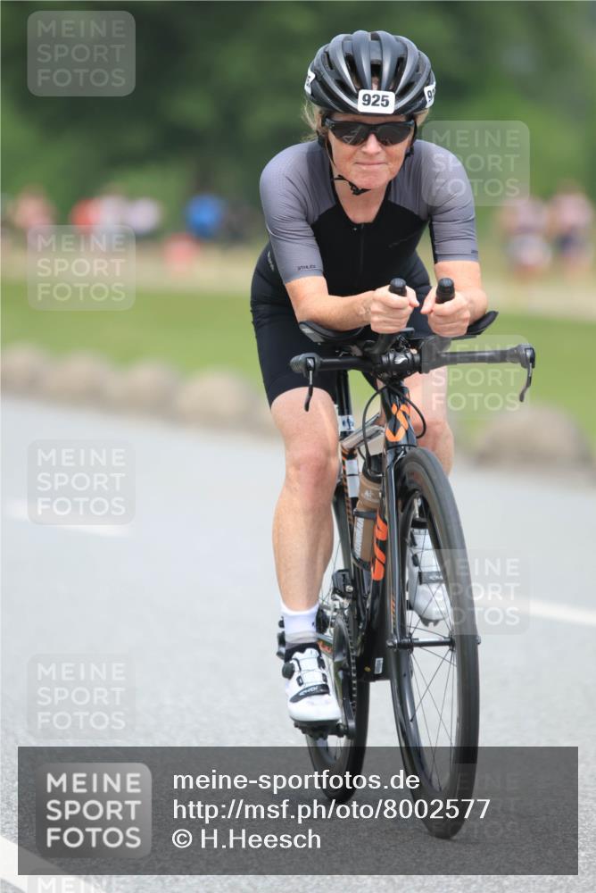 21.06.2025 - 27. Vierlanden-Triathlon H.Heesch http://msf.ph/oto/8002577 15.06.2025 12:42:11 Radfahren 687, 776, 815, 925 meine-sportfotos.de