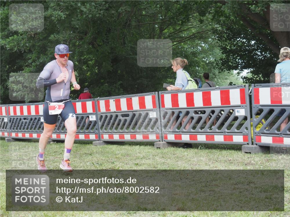 21.06.2025 - 27. Vierlanden-Triathlon KatJ http://msf.ph/oto/8002582 15.06.2025 12:56:13 Ziel 2 meine-sportfotos.de