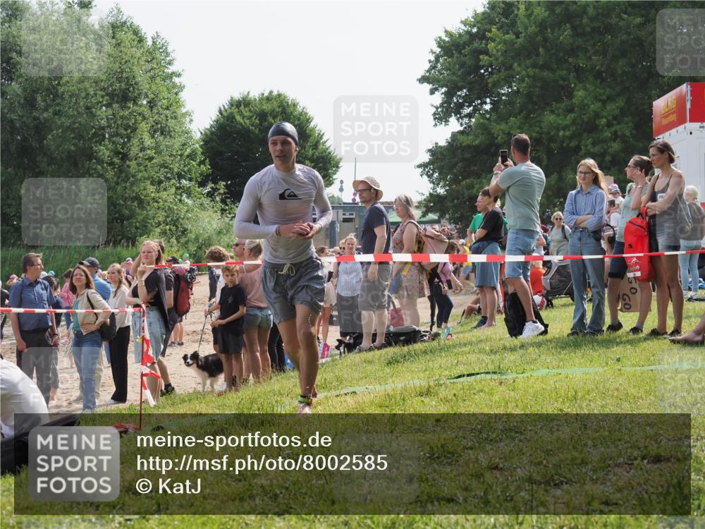 15.06.2025 - 27. Vierlanden-Triathlon KatJ http://msf.ph/oto/8002585 15.06.2025 09:58:33 Schwimmen 345 meine-sportfotos.de