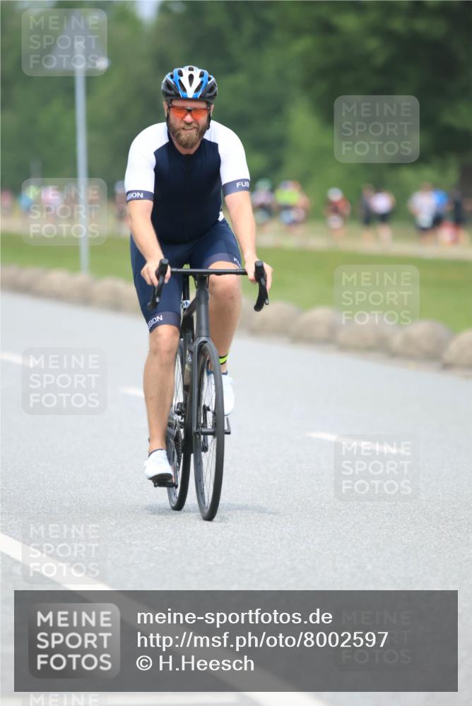 21.06.2025 - 27. Vierlanden-Triathlon H.Heesch http://msf.ph/oto/8002597 15.06.2025 12:42:12 Radfahren 687, 776, 815, 925 meine-sportfotos.de