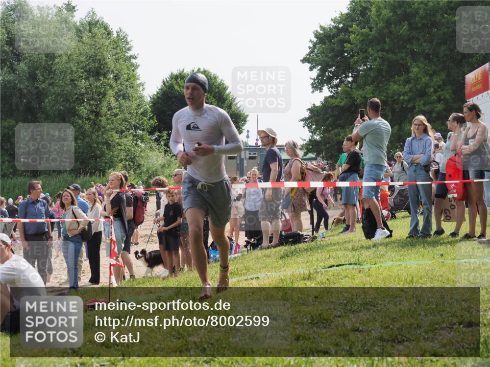 15.06.2025 - 27. Vierlanden-Triathlon KatJ http://msf.ph/oto/8002599 15.06.2025 09:58:33 Schwimmen 345 meine-sportfotos.de