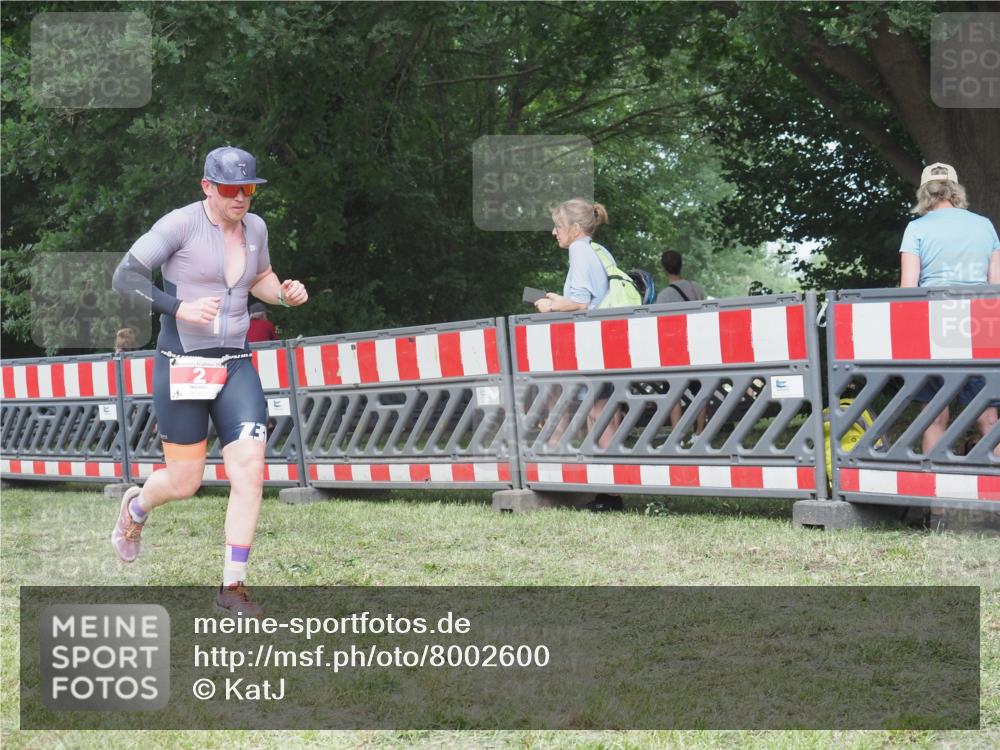 21.06.2025 - 27. Vierlanden-Triathlon KatJ http://msf.ph/oto/8002600 15.06.2025 12:56:14 Ziel 2 meine-sportfotos.de