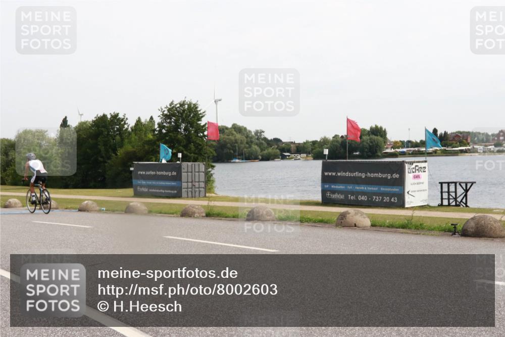 15.06.2025 - 27. Vierlanden-Triathlon H.Heesch http://msf.ph/oto/8002603 15.06.2025 10:28:48 Radfahren 26, 71 meine-sportfotos.de