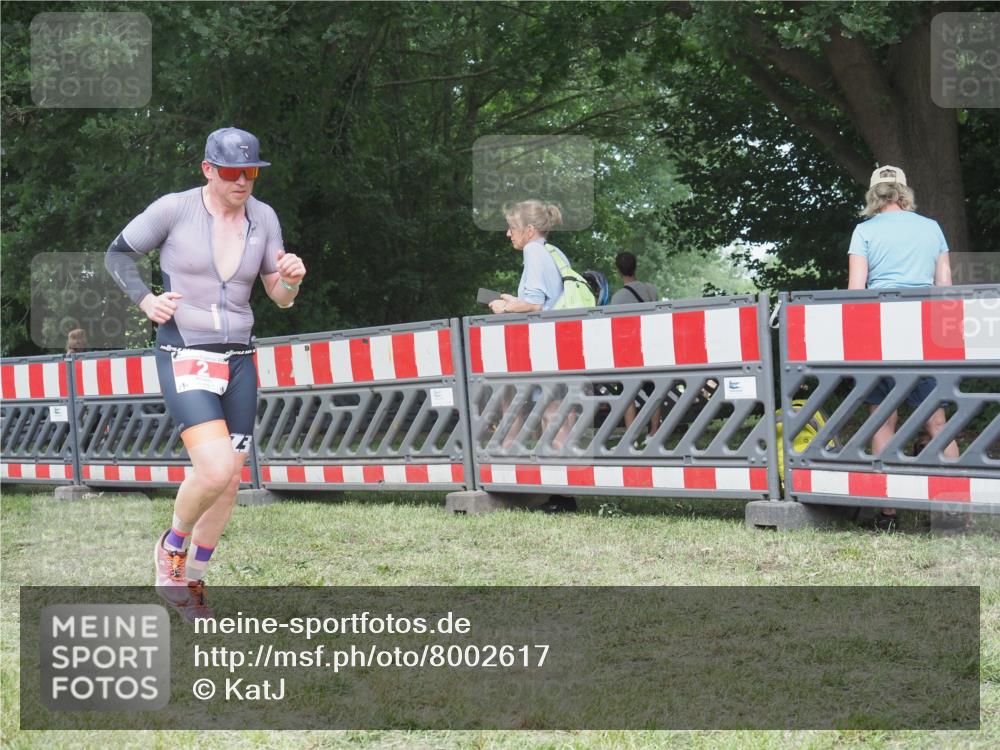 21.06.2025 - 27. Vierlanden-Triathlon KatJ http://msf.ph/oto/8002617 15.06.2025 12:56:14 Ziel 2 meine-sportfotos.de