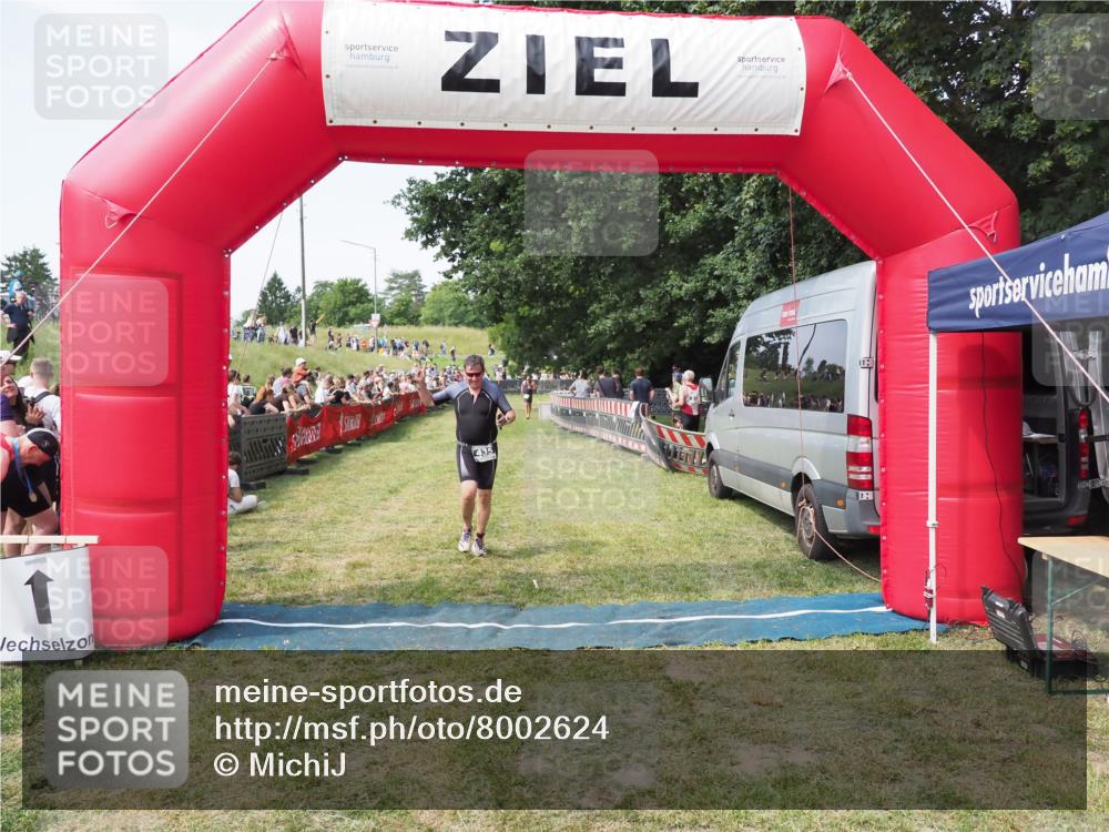 21.06.2025 - 27. Vierlanden-Triathlon MichiJ http://msf.ph/oto/8002624 15.06.2026 11:26:48 Ziel 435 meine-sportfotos.de