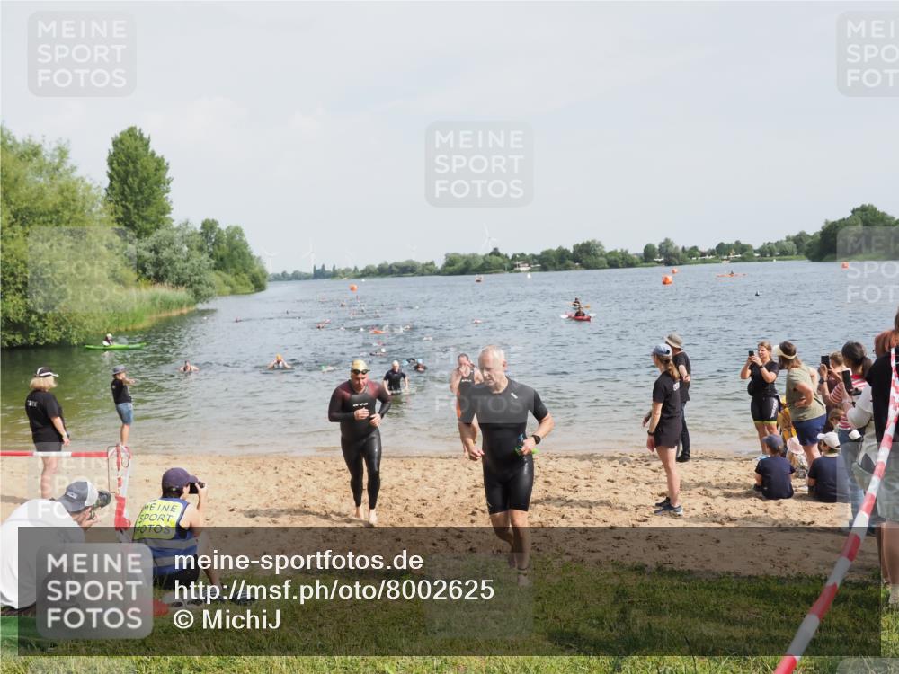 21.06.2025 - 27. Vierlanden-Triathlon MichiJ http://msf.ph/oto/8002625 15.06.2026 10:05:21 Schwimmen 364, 382, 384, 393, 402, 409, 456 meine-sportfotos.de