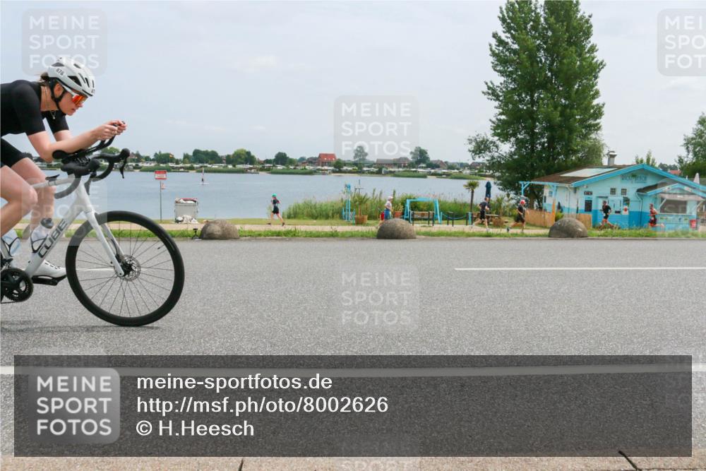 21.06.2025 - 27. Vierlanden-Triathlon H.Heesch http://msf.ph/oto/8002626 15.06.2025 12:42:05 Radfahren 878 meine-sportfotos.de