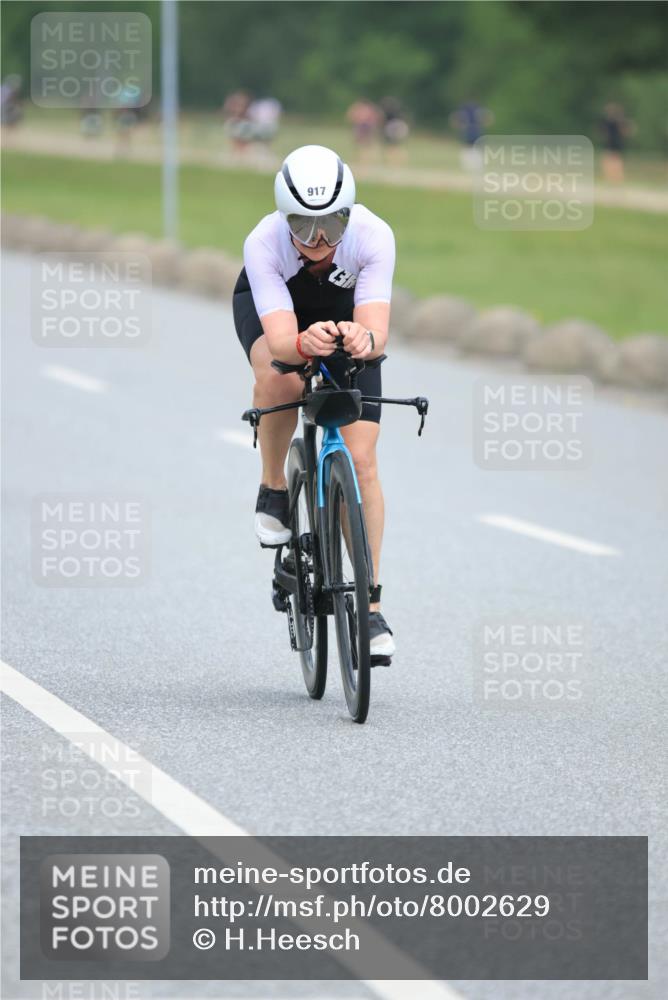 21.06.2025 - 27. Vierlanden-Triathlon H.Heesch http://msf.ph/oto/8002629 15.06.2025 12:43:06 Radfahren 917, 936 meine-sportfotos.de