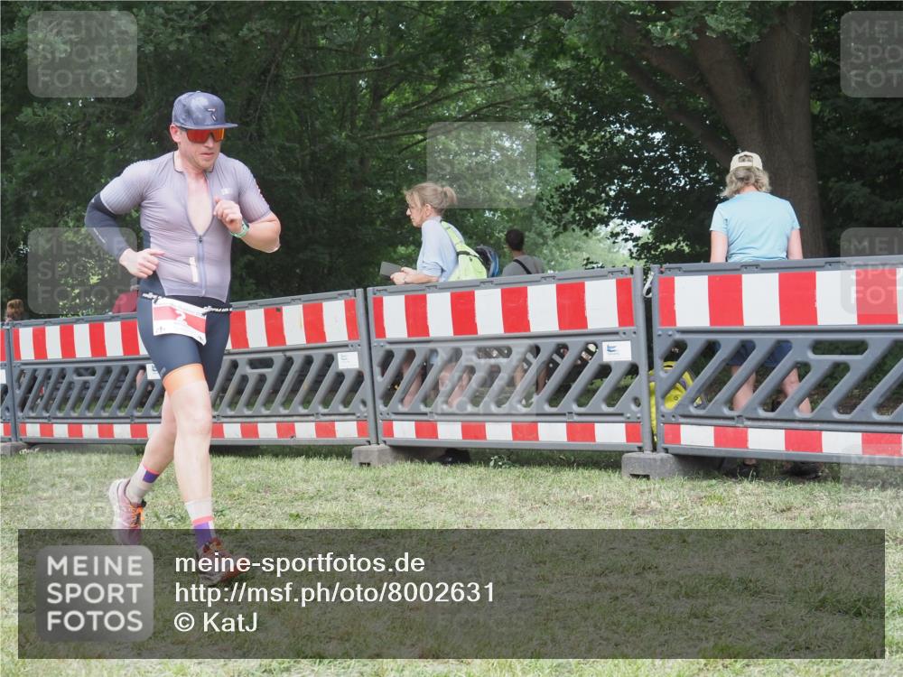 21.06.2025 - 27. Vierlanden-Triathlon KatJ http://msf.ph/oto/8002631 15.06.2025 12:56:14 Ziel 2 meine-sportfotos.de
