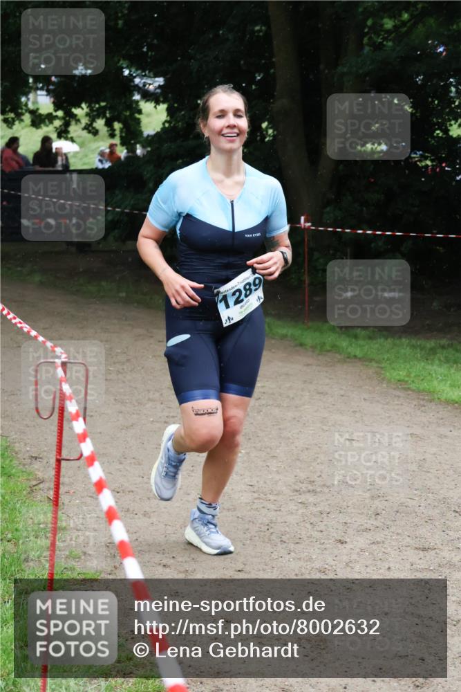 21.06.2025 - 27. Vierlanden-Triathlon Lena Gebhardt http://msf.ph/oto/8002632 15.06.2025 14:09:56 Laufen 1289 meine-sportfotos.de