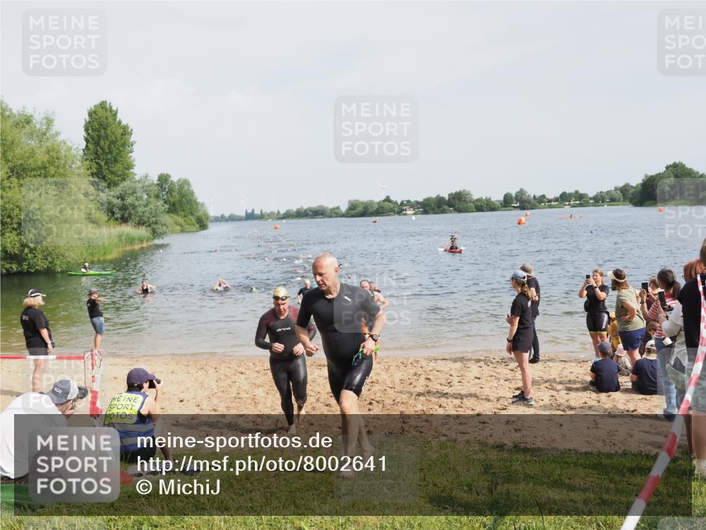 21.06.2025 - 27. Vierlanden-Triathlon MichiJ http://msf.ph/oto/8002641 15.06.2026 10:05:22 Schwimmen 364, 382, 384, 393, 402, 409, 456 meine-sportfotos.de