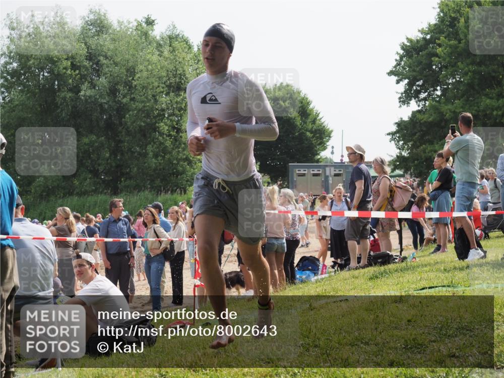 15.06.2025 - 27. Vierlanden-Triathlon KatJ http://msf.ph/oto/8002643 15.06.2025 09:58:33 Schwimmen 345 meine-sportfotos.de