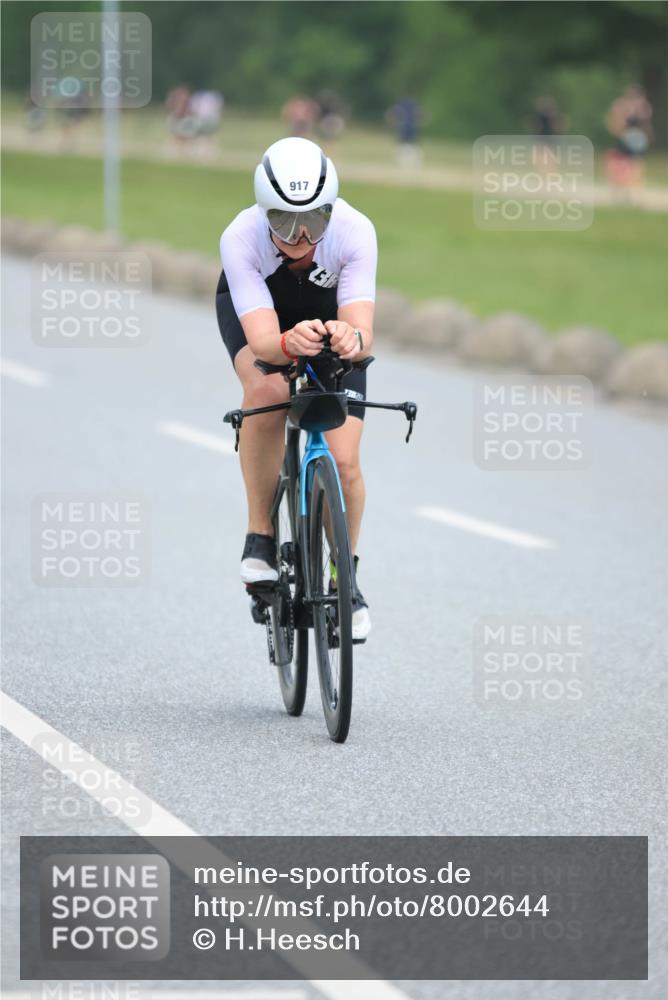 21.06.2025 - 27. Vierlanden-Triathlon H.Heesch http://msf.ph/oto/8002644 15.06.2025 12:43:06 Radfahren 917, 936 meine-sportfotos.de