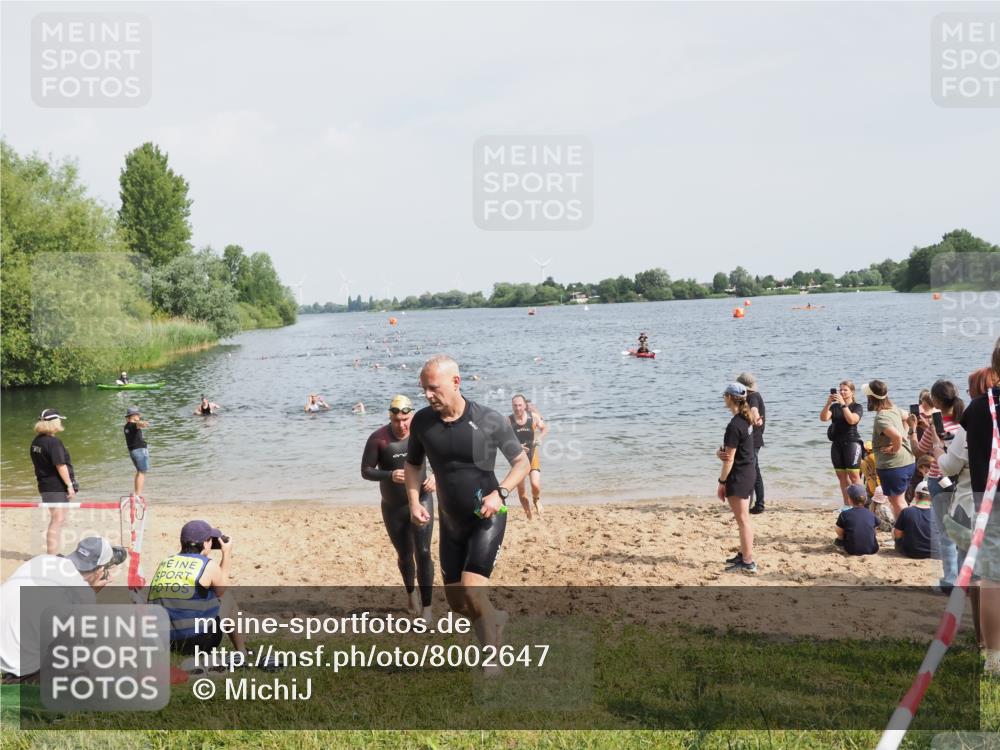 21.06.2025 - 27. Vierlanden-Triathlon MichiJ http://msf.ph/oto/8002647 15.06.2026 10:05:22 Schwimmen 364, 382, 384, 393, 402, 409, 456 meine-sportfotos.de