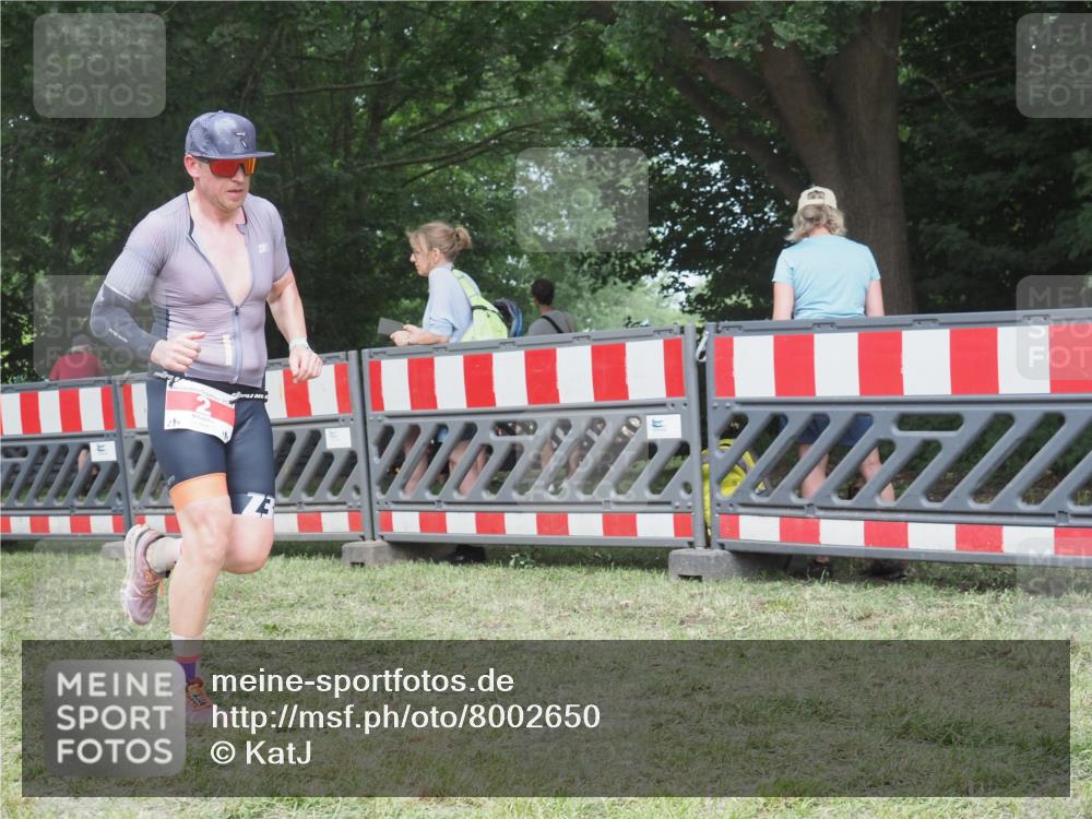 21.06.2025 - 27. Vierlanden-Triathlon KatJ http://msf.ph/oto/8002650 15.06.2025 12:56:14 Ziel 2 meine-sportfotos.de