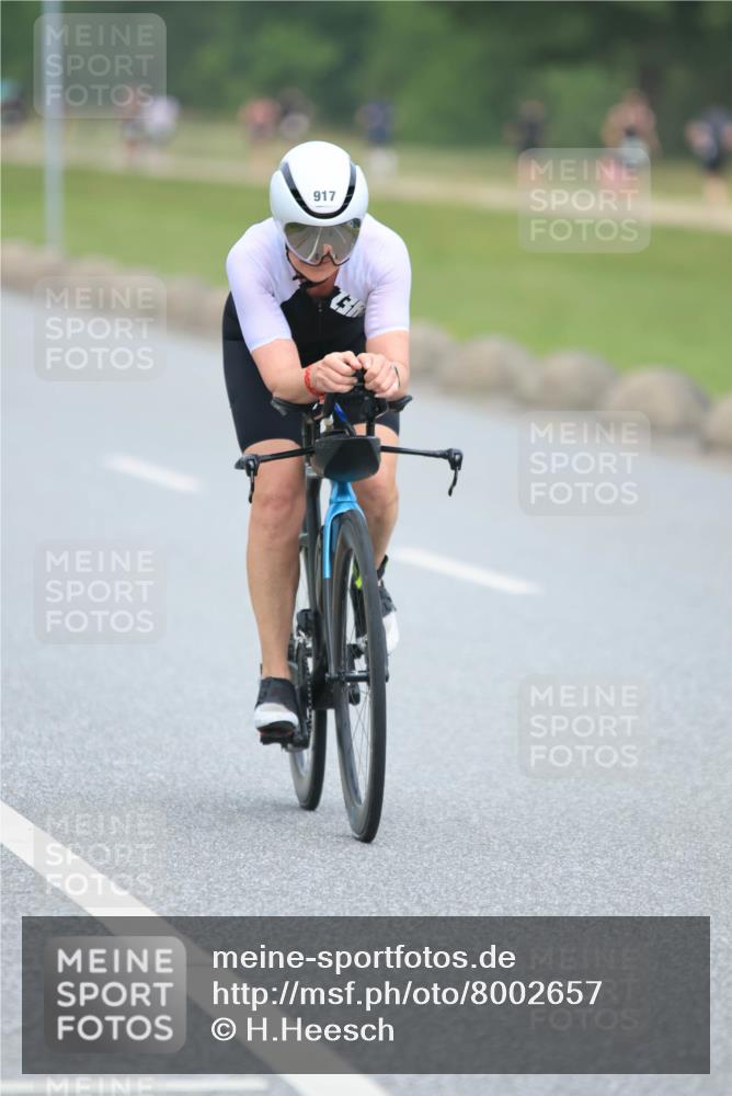 21.06.2025 - 27. Vierlanden-Triathlon H.Heesch http://msf.ph/oto/8002657 15.06.2025 12:43:07 Radfahren 917, 936 meine-sportfotos.de