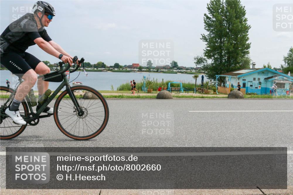 21.06.2025 - 27. Vierlanden-Triathlon H.Heesch http://msf.ph/oto/8002660 15.06.2025 12:42:10 Radfahren 687, 815, 925 meine-sportfotos.de