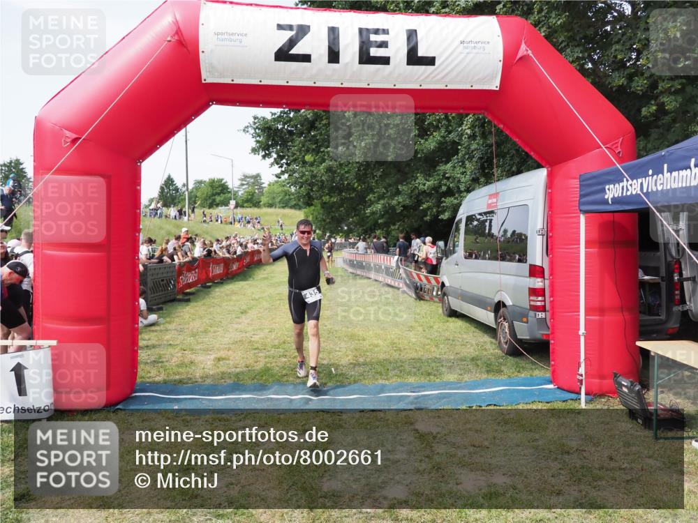 21.06.2025 - 27. Vierlanden-Triathlon MichiJ http://msf.ph/oto/8002661 15.06.2026 11:26:49 Ziel 435 meine-sportfotos.de