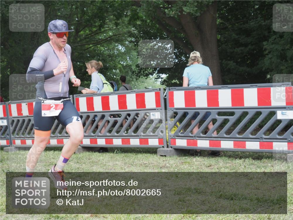 21.06.2025 - 27. Vierlanden-Triathlon KatJ http://msf.ph/oto/8002665 15.06.2025 12:56:14 Ziel 2 meine-sportfotos.de