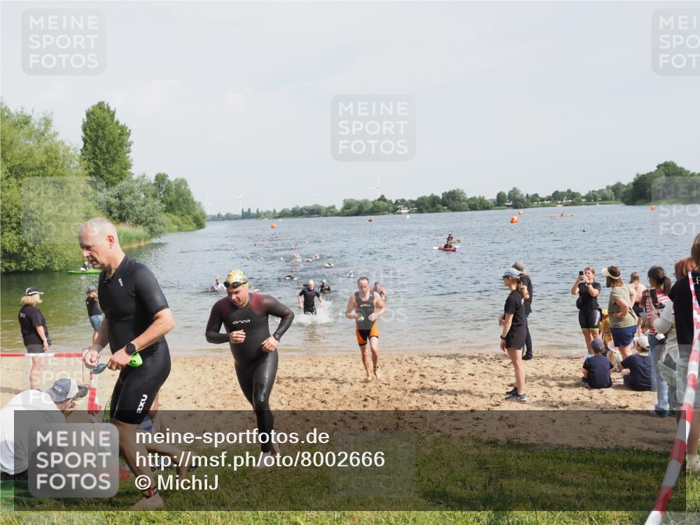 21.06.2025 - 27. Vierlanden-Triathlon MichiJ http://msf.ph/oto/8002666 15.06.2026 10:05:23 Schwimmen 384, 393, 402, 409, 456 meine-sportfotos.de