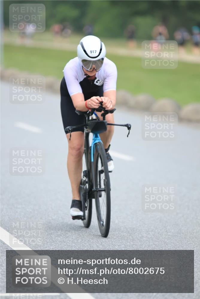 21.06.2025 - 27. Vierlanden-Triathlon H.Heesch http://msf.ph/oto/8002675 15.06.2025 12:43:07 Radfahren 917, 936 meine-sportfotos.de