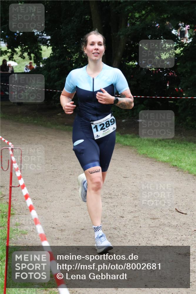 21.06.2025 - 27. Vierlanden-Triathlon Lena Gebhardt http://msf.ph/oto/8002681 15.06.2025 14:09:57 Laufen 289 meine-sportfotos.de