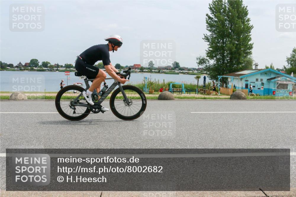 21.06.2025 - 27. Vierlanden-Triathlon H.Heesch http://msf.ph/oto/8002682 15.06.2025 12:42:12 Radfahren 687, 776, 815, 925 meine-sportfotos.de