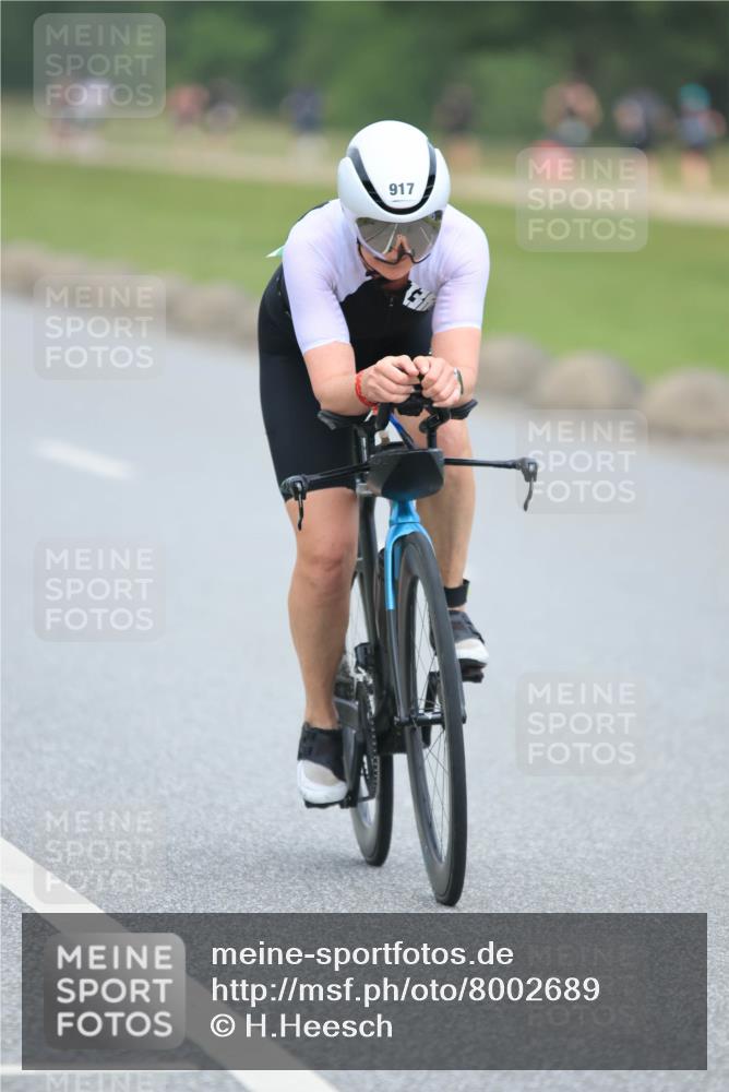 21.06.2025 - 27. Vierlanden-Triathlon H.Heesch http://msf.ph/oto/8002689 15.06.2025 12:43:07 Radfahren 917, 936 meine-sportfotos.de