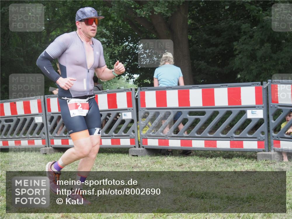 21.06.2025 - 27. Vierlanden-Triathlon KatJ http://msf.ph/oto/8002690 15.06.2025 12:56:14 Ziel 2 meine-sportfotos.de