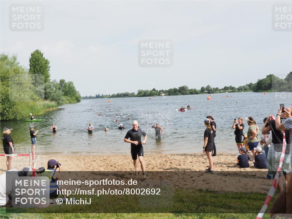 21.06.2025 - 27. Vierlanden-Triathlon MichiJ http://msf.ph/oto/8002692 15.06.2026 10:05:27 Schwimmen 378, 393, 402, 409, 456 meine-sportfotos.de