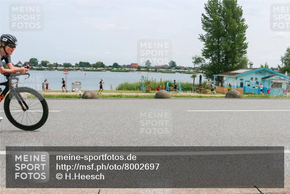 21.06.2025 - 27. Vierlanden-Triathlon H.Heesch http://msf.ph/oto/8002697 15.06.2025 12:42:13 Radfahren 687, 776, 815, 925 meine-sportfotos.de