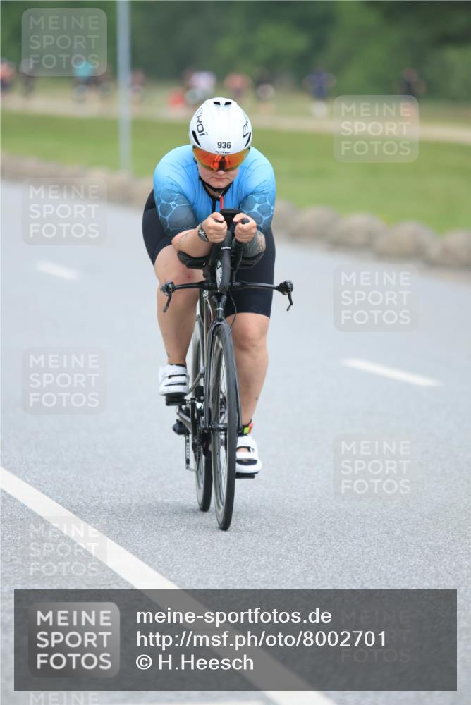 21.06.2025 - 27. Vierlanden-Triathlon H.Heesch http://msf.ph/oto/8002701 15.06.2025 12:43:08 Radfahren 917, 936 meine-sportfotos.de