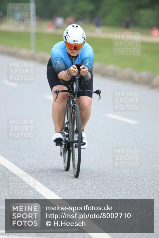 21.06.2025 - 27. Vierlanden-Triathlon H.Heesch http://msf.ph/oto/8002710 15.06.2025 12:43:08 Radfahren 917, 936 meine-sportfotos.de