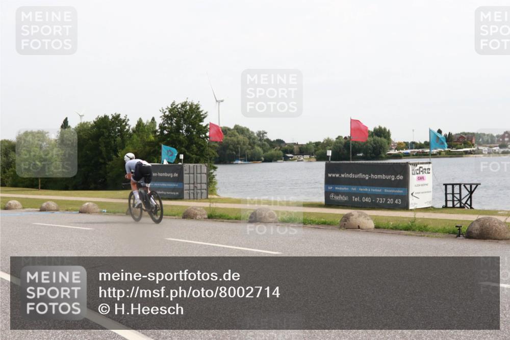 15.06.2025 - 27. Vierlanden-Triathlon H.Heesch http://msf.ph/oto/8002714 15.06.2025 10:28:51 Radfahren 26, 71, 200 meine-sportfotos.de