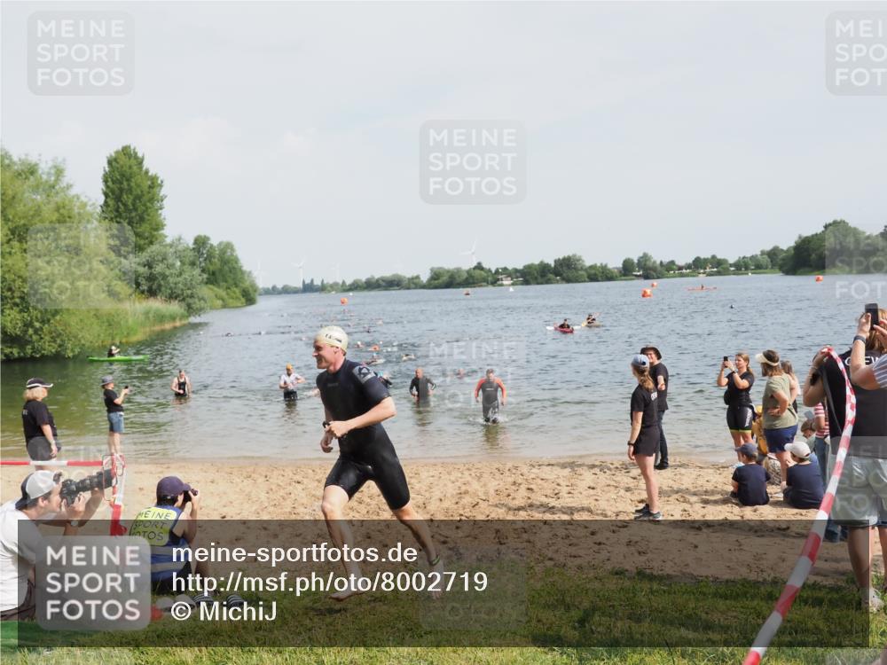 21.06.2025 - 27. Vierlanden-Triathlon MichiJ http://msf.ph/oto/8002719 15.06.2026 10:05:28 Schwimmen 378, 393, 402, 409, 456 meine-sportfotos.de